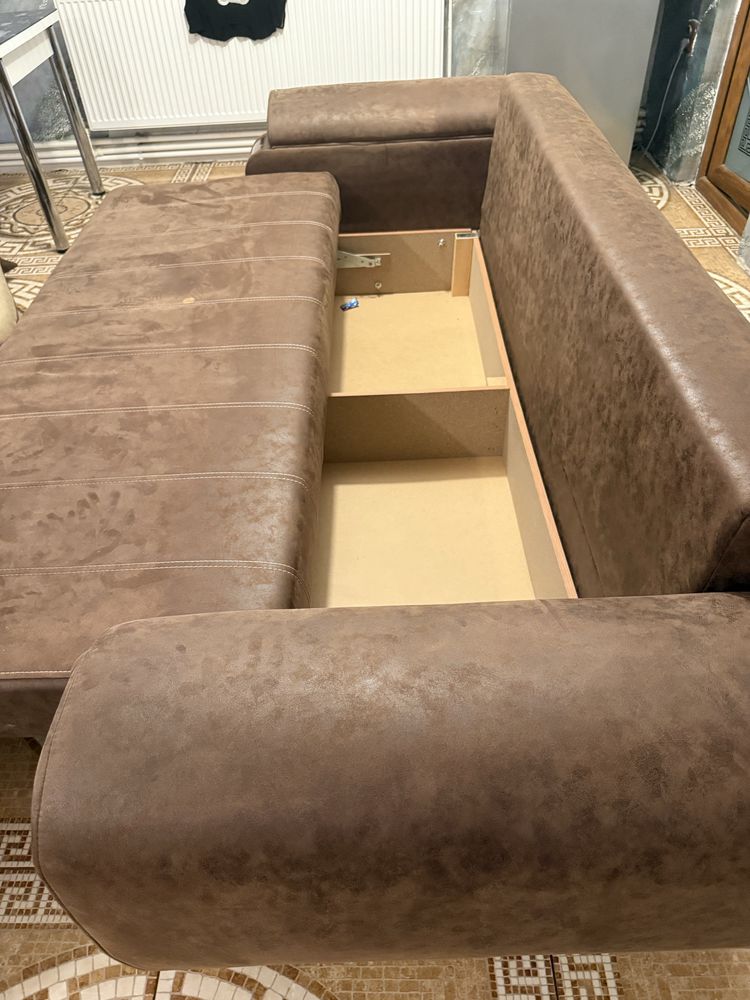 Vand  2 canapele din piele intoarsa