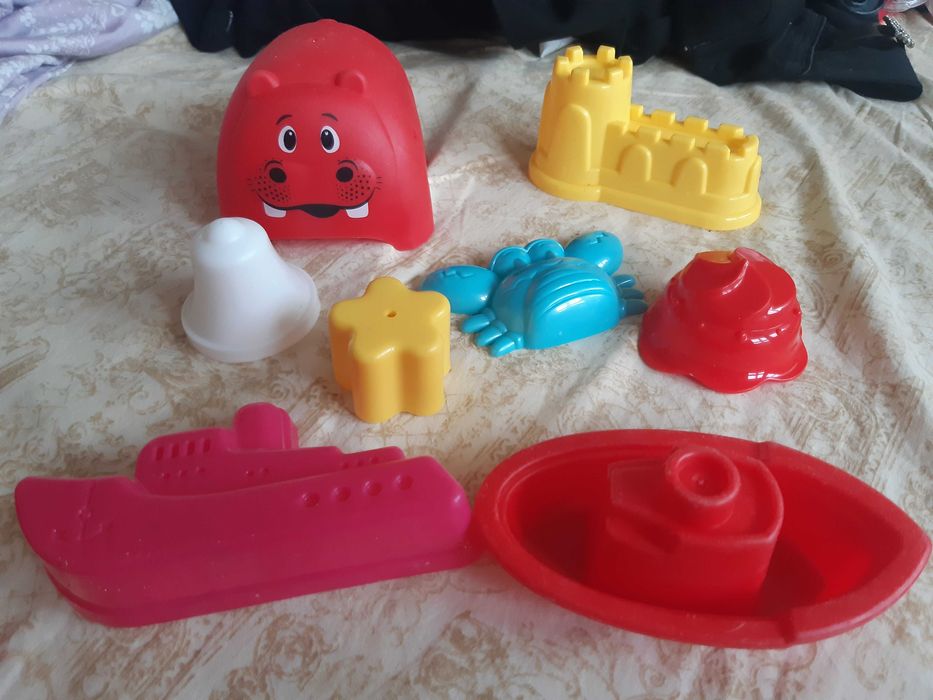 Комплект: Фигурки за пясъчни фигури+Коте за правене на сапунени балони