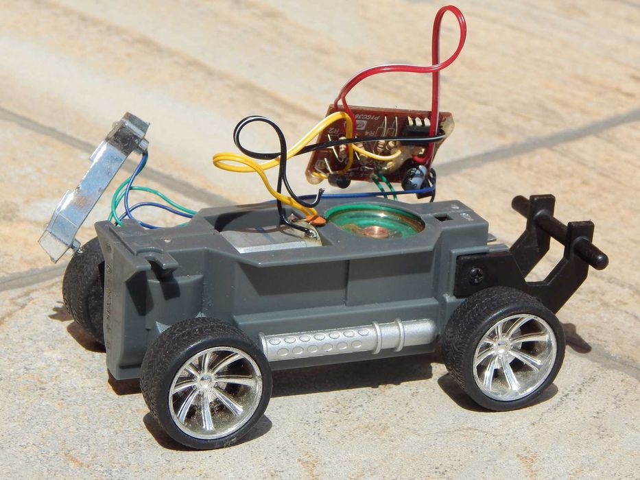 Masinuta cu baterii si leduri - sasiu pt proiecte cu placa integrata