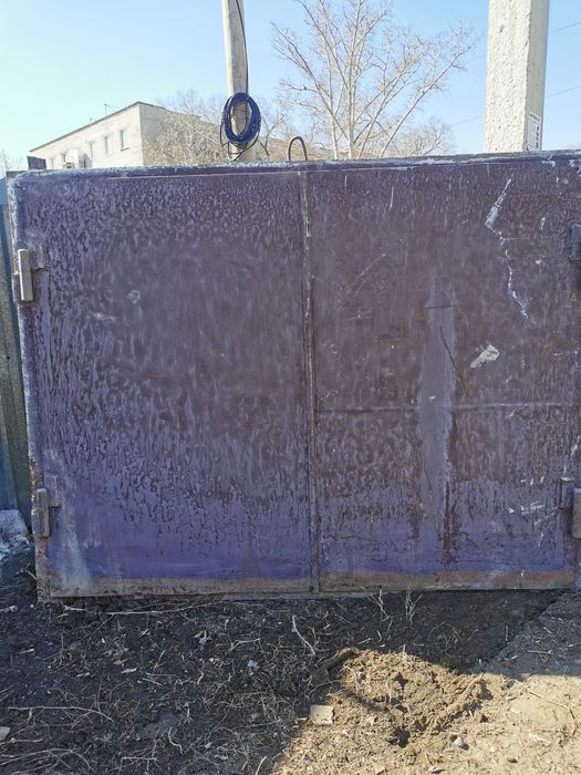 Продам гаражные ворота в хорошем состоянии