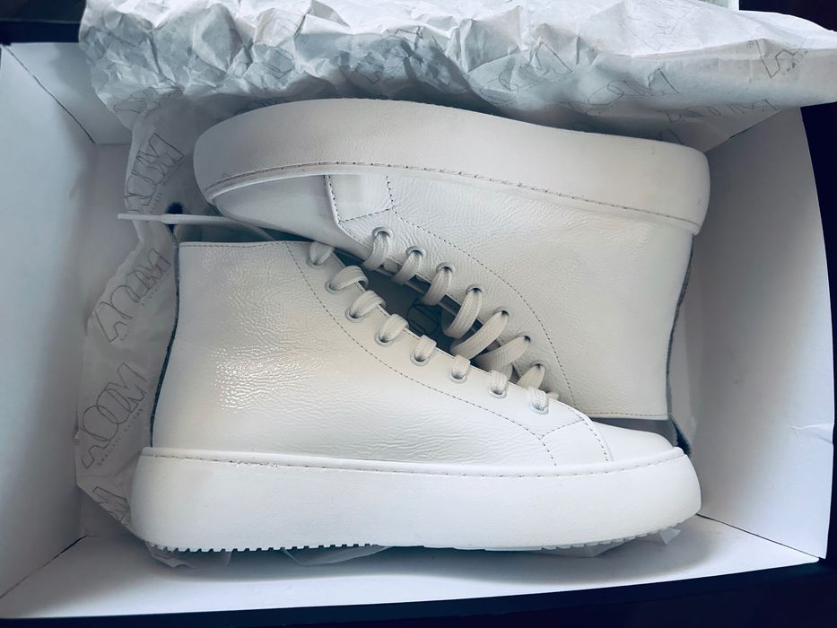 Ghete MOOA albe , piele interior exterior, marimea 37. Noi in cutie.