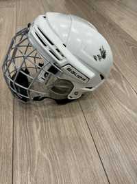 Хоккейный шлем, щитки