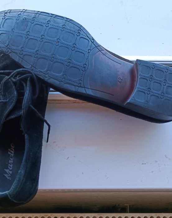 Vând pantofi bărbătești