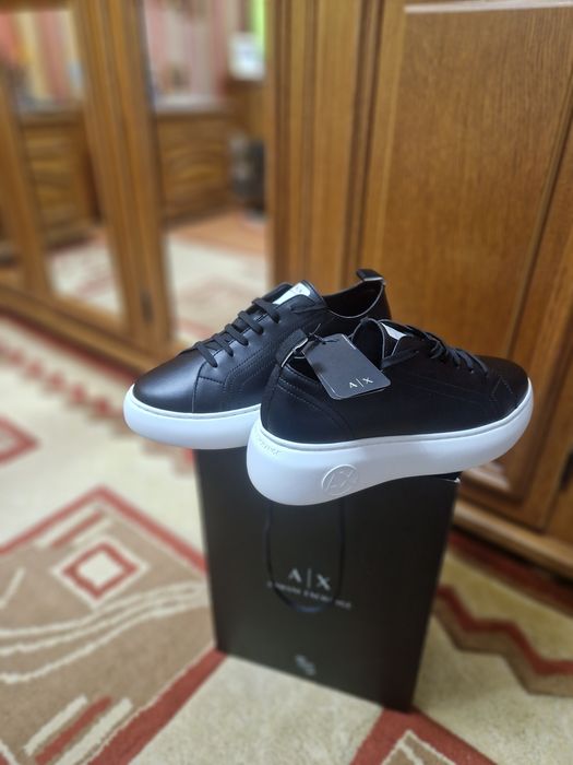 Armani -nr 41,noi,in cutie,originali,Pret foarte bun:700 lei