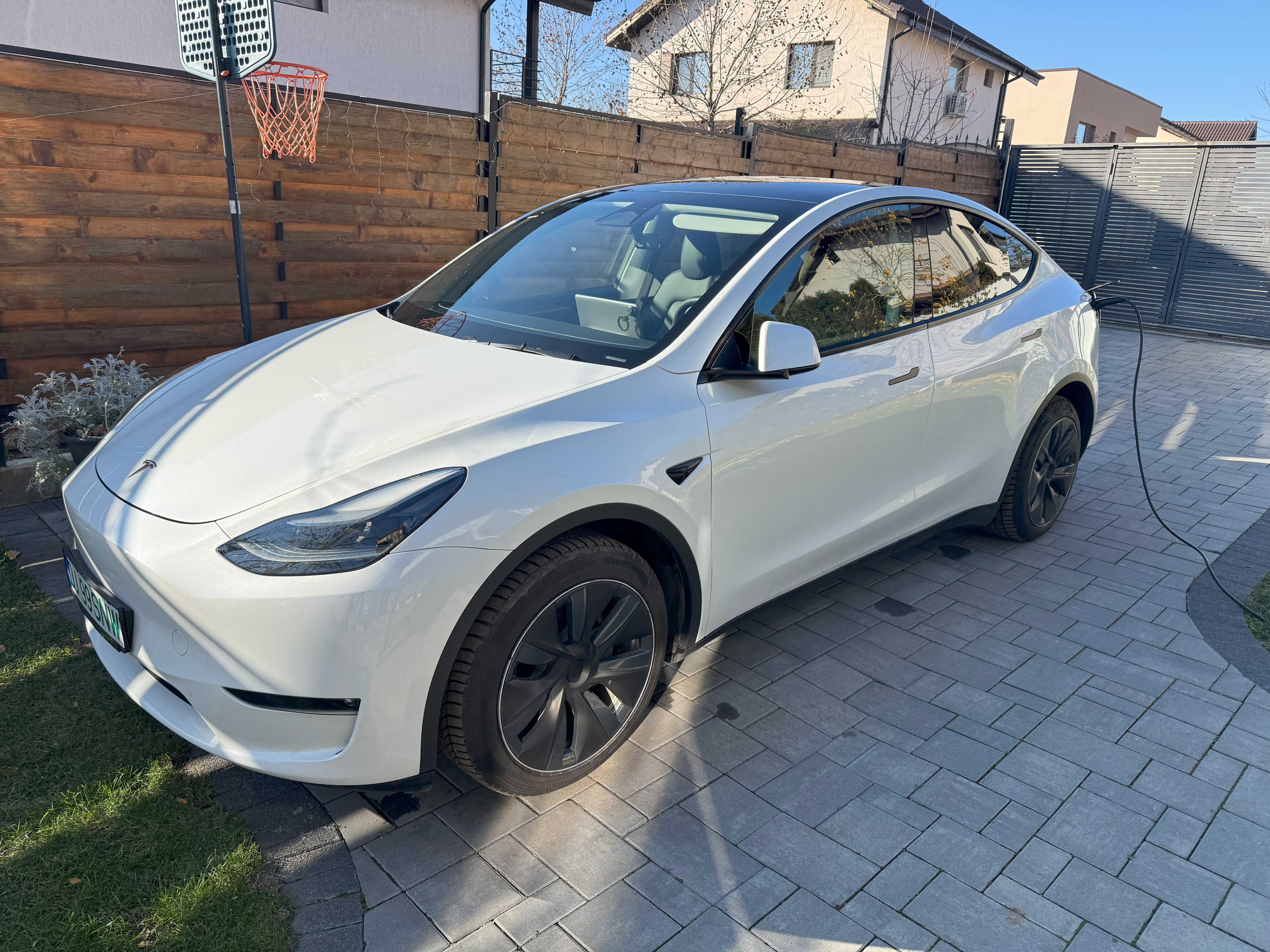 Tesla Model Y 2023 LR AWD – 40000 km garantie