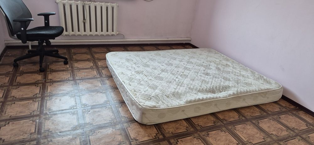 Срочно матрас на двухспальную кровать, торг!