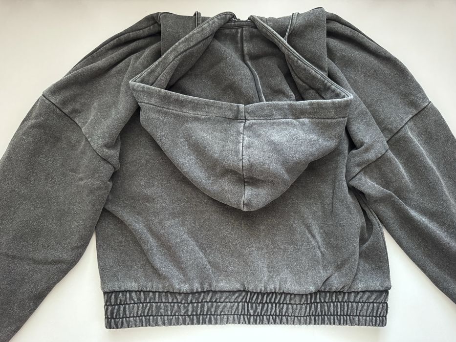 сив къс суичър с дълъг ръкав