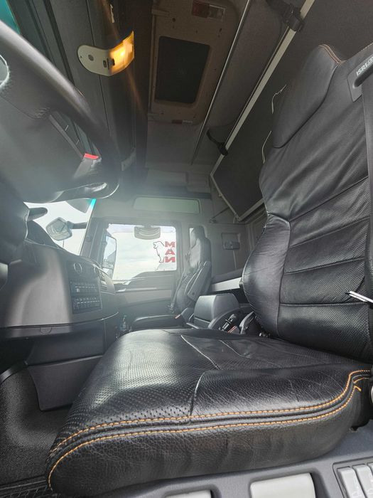 Piese camioane noi și second-hand.