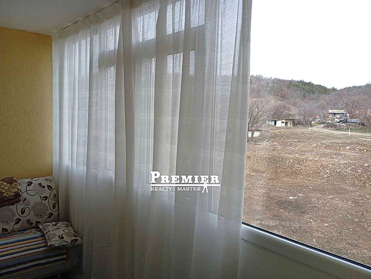 Продава се Двустаен апартамент в Свети Влас - 71000 кв.м за 1 €/кв.м - Снимка #2