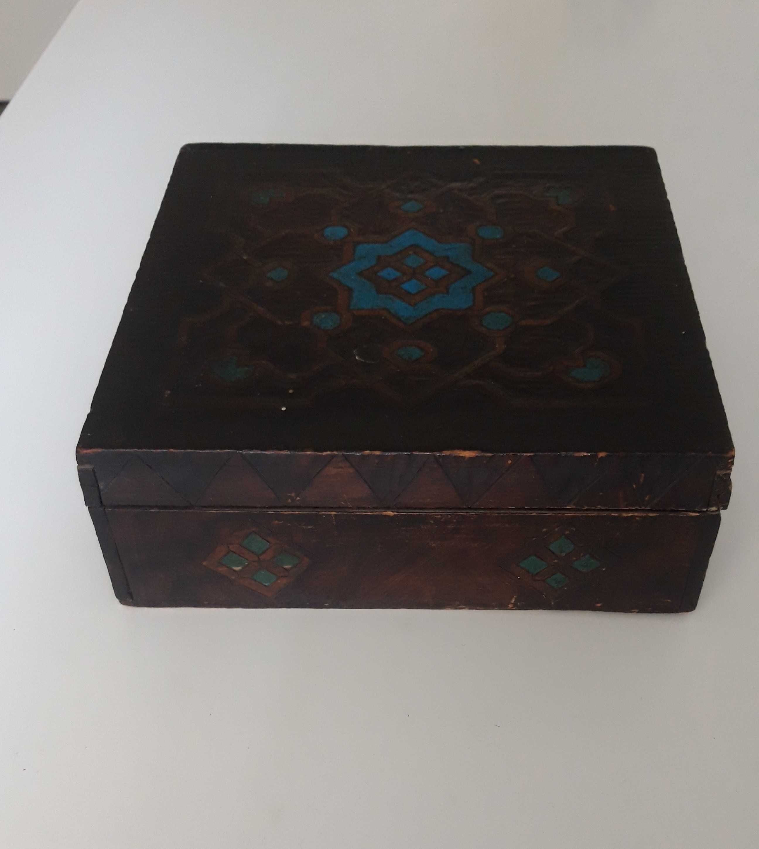 cutie veche de lemn obiect brancovenesc