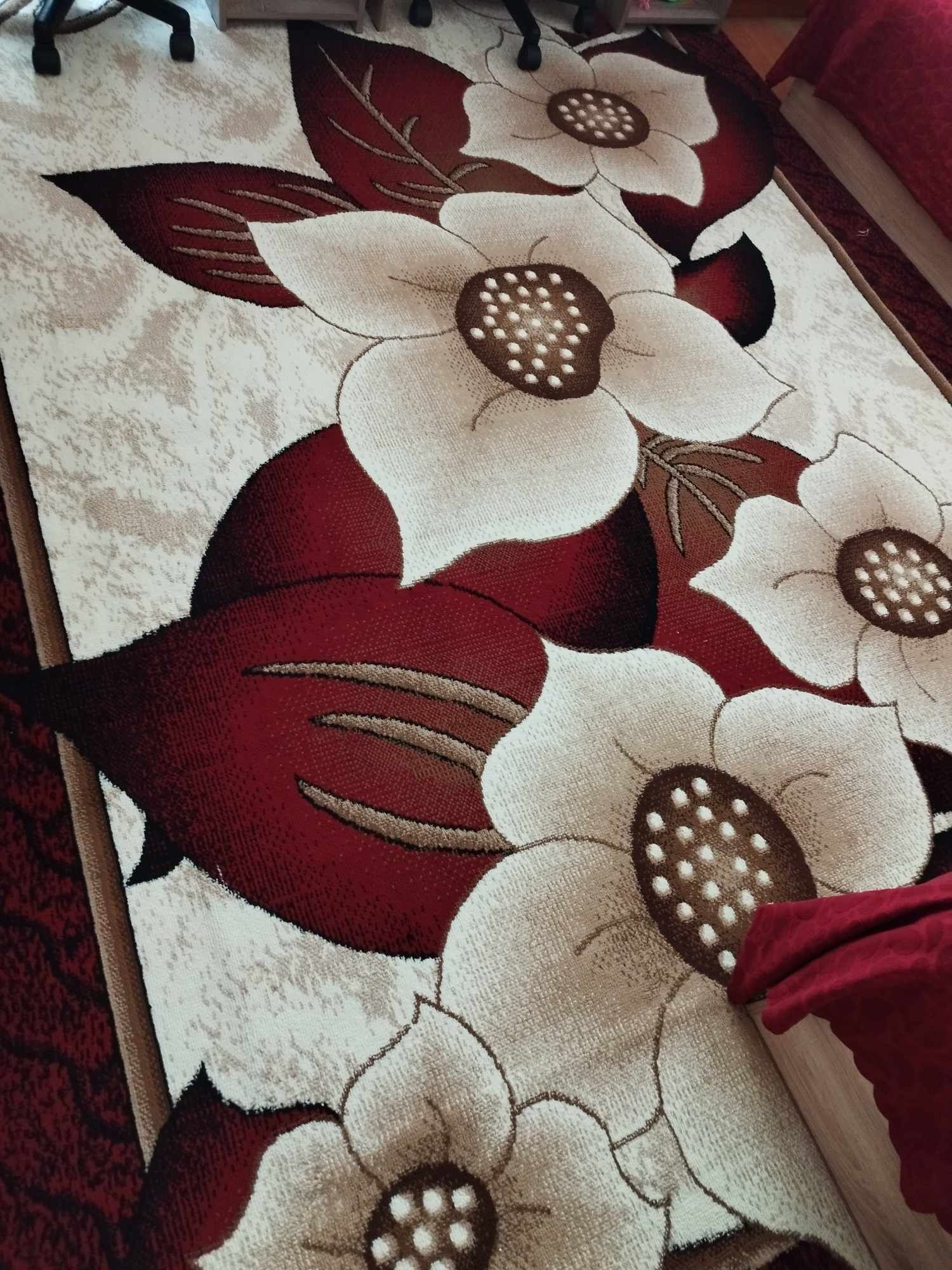 Мокетен килим в перфектно състояние