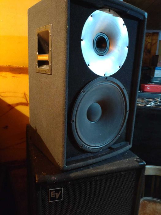 Boxe satelit  CerwinVega! V-152 cu dif. RCF