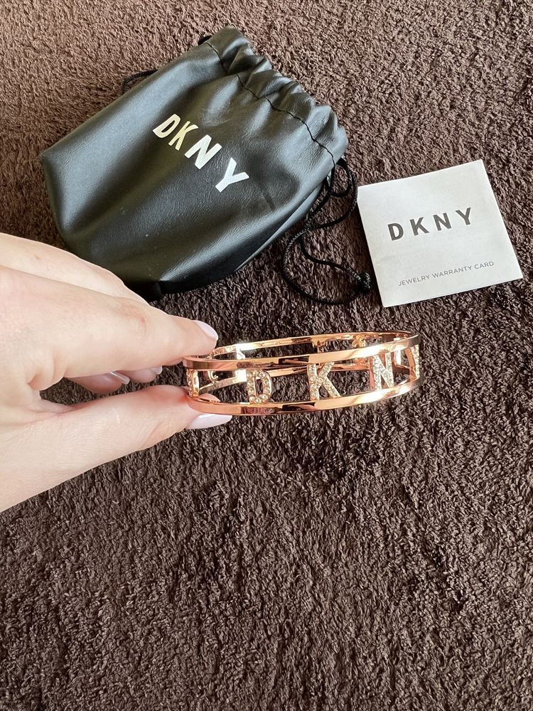 Гривна DKNY с кристали Сваровски