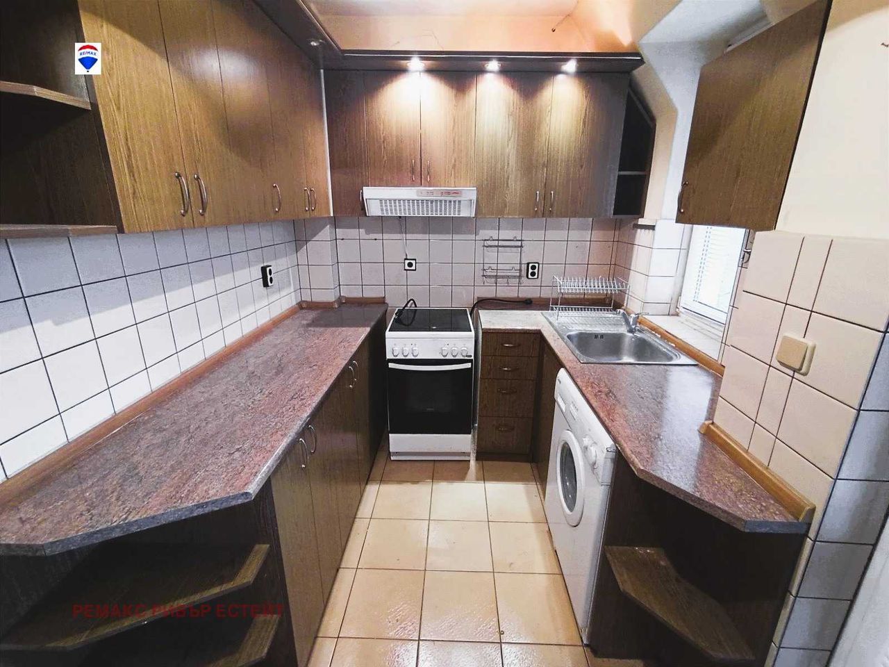 Продава се Тристаен апартамент в Русе, Централен кооп. пазар - 90 кв.м за 1277 €/кв.м - Снимка #3