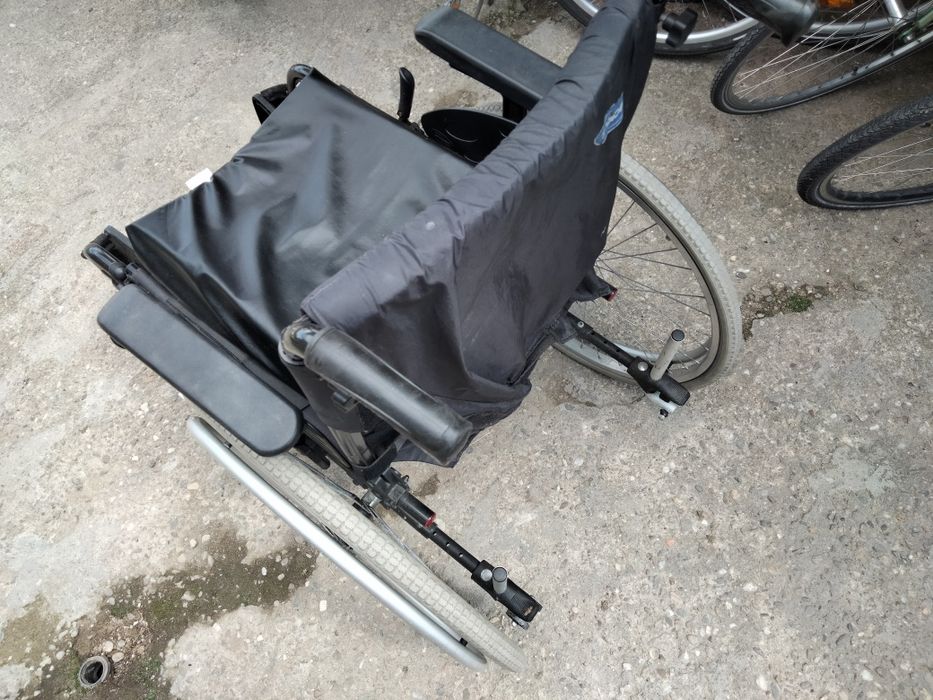 Scaun cu rotile pentru persoane cu dizabilități!