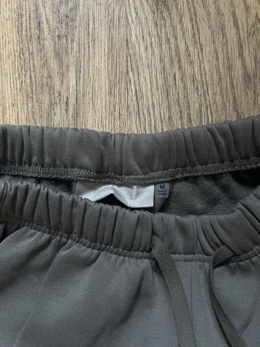 pantaloni essentials