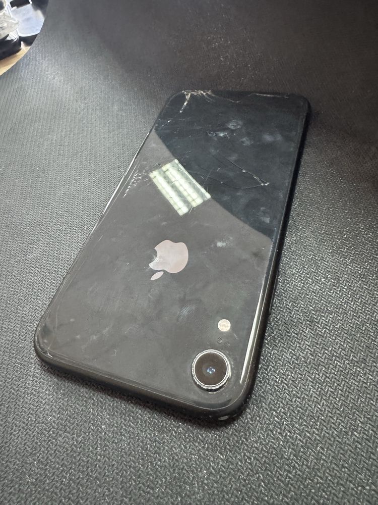 iPhone XR 64gb - с дефект