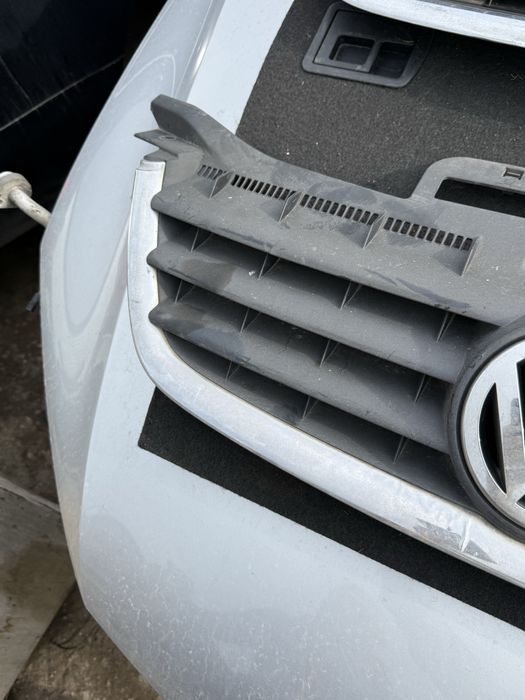 Рашетка предна броня  за Vw Touran 1 Туаран 1T0853651 маска с емблема