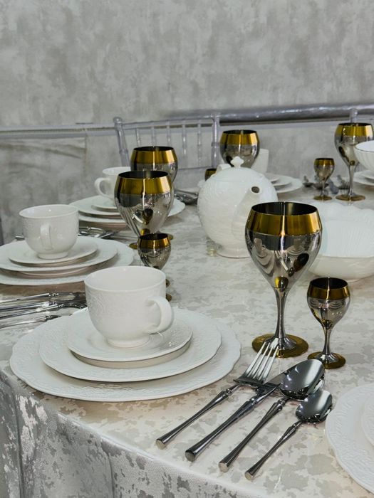 Аренда столов и стульев с посудой на разные мероприятия.