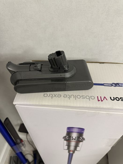 Продаю пылесос Dyson V11 absolute в отличном состоянии