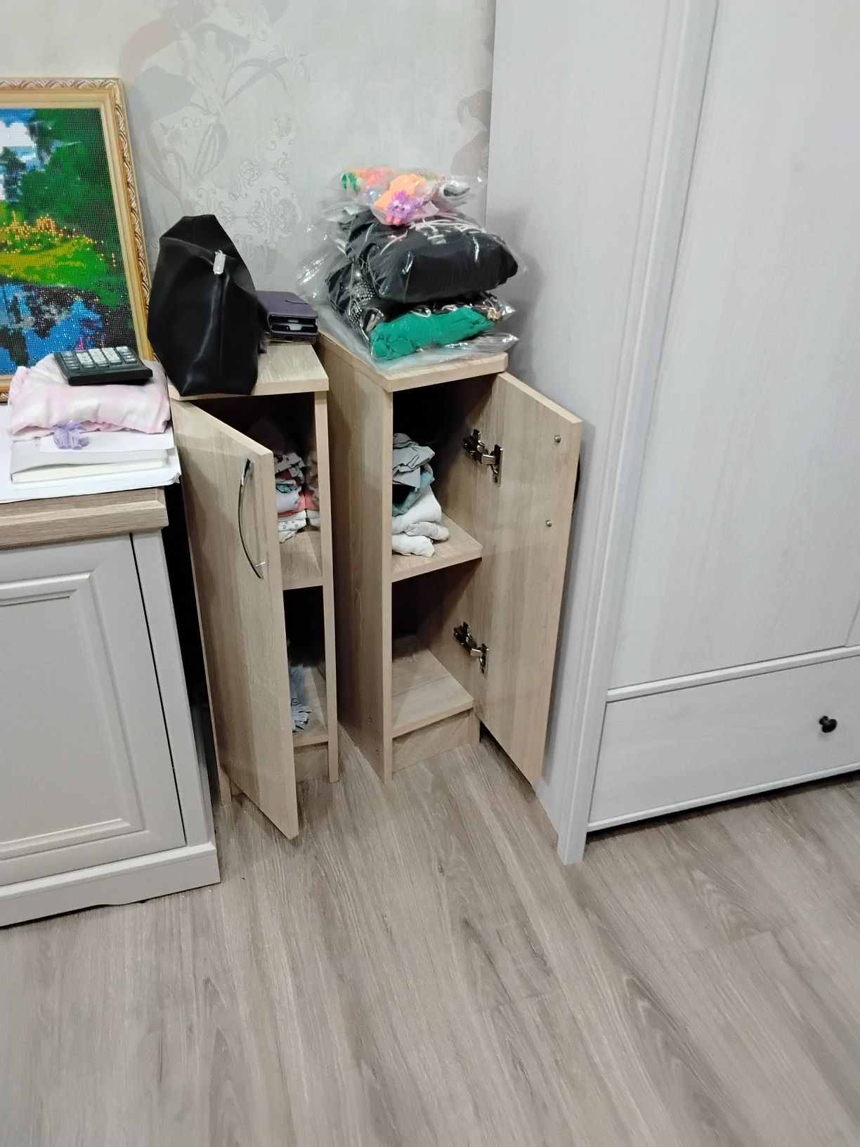 Угловой шкаф для одежды.