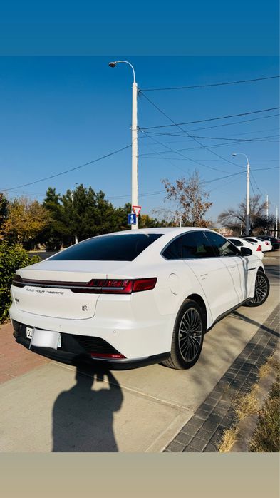 Srochna sotiladi BYD Han toza