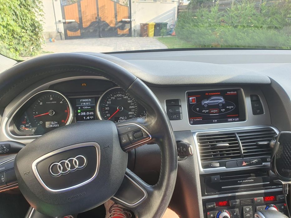 Audi Q7  distronic