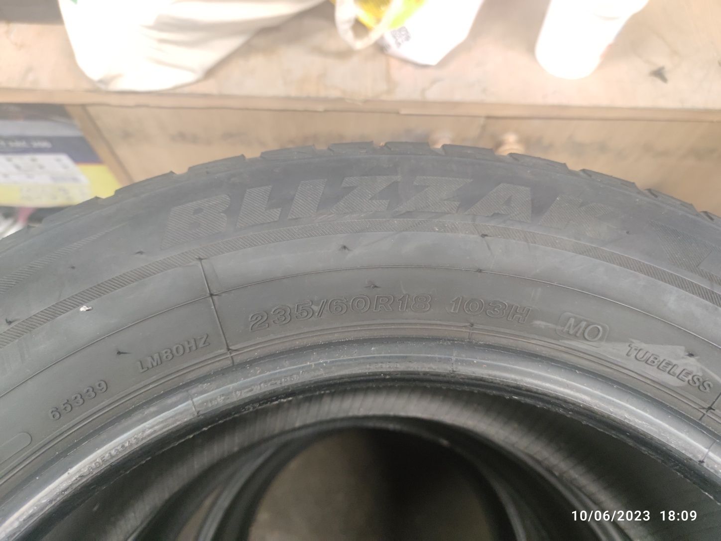 Bridgestone Blizzak  235 60 18