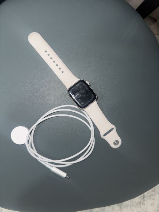 Продавец эпл вотч