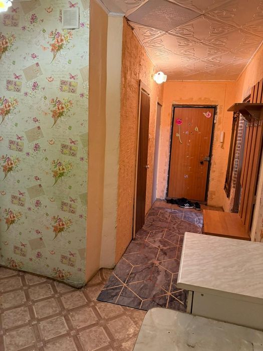 Продам 1кв гостинка.20мкр-он.2/5 1987 г