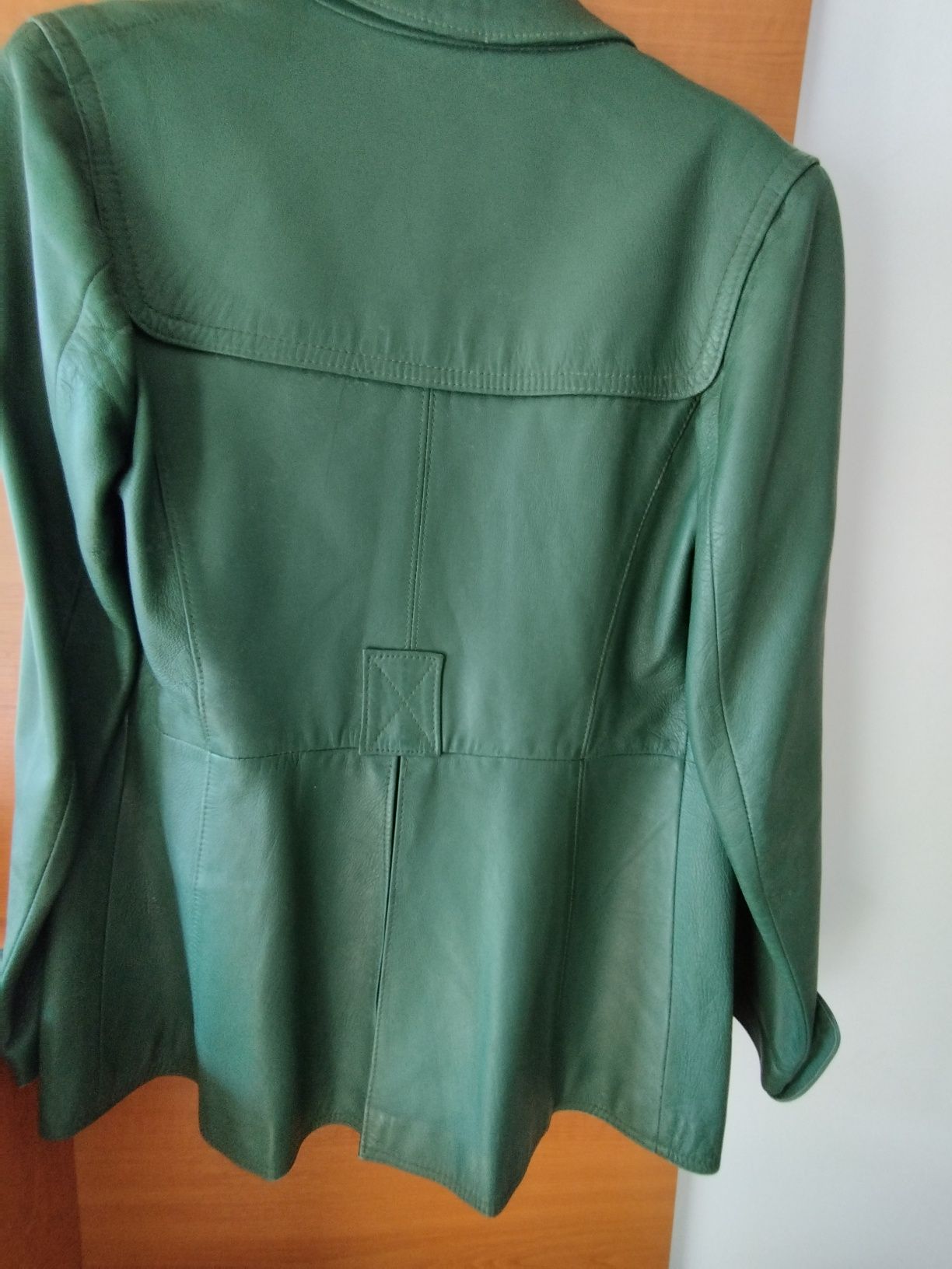 Geacă vintage piele ,mărimea S/M stare foarte bună , mărimea M