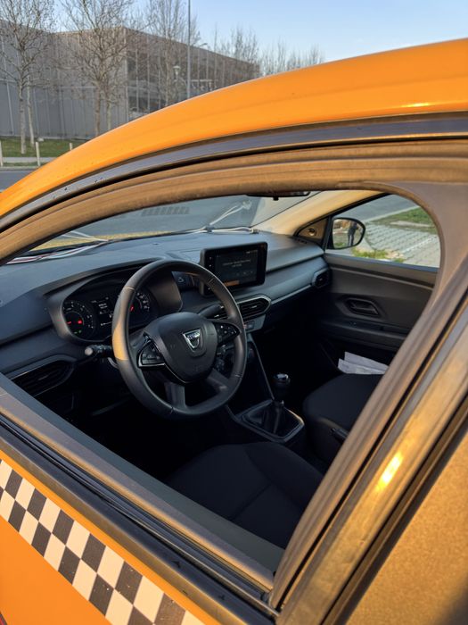 Vand/Inchiriez Taxi Logan 2021