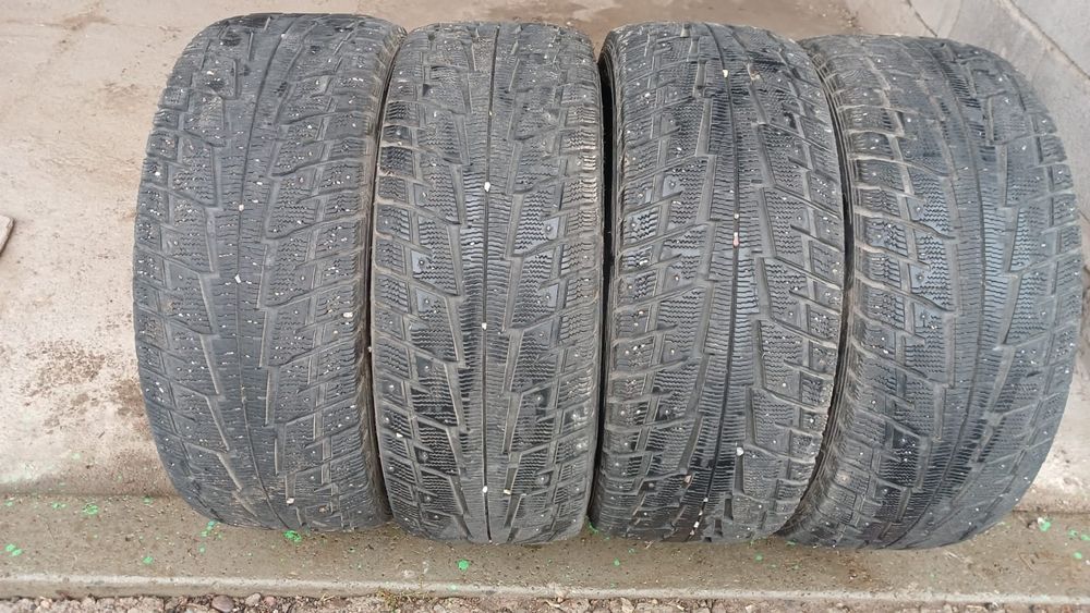 Продается комплект зимних шипованных шин (б/у)
