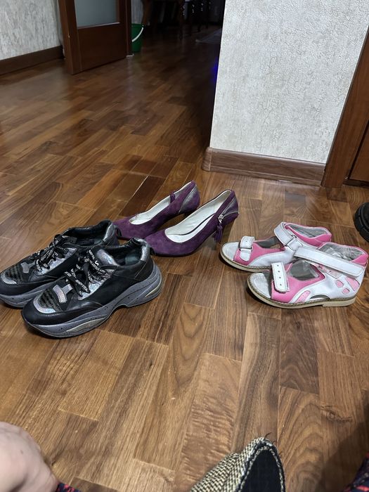 Женские обуви кроссовка и туфли , сандали