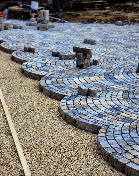 Amenajări cu pavaje.