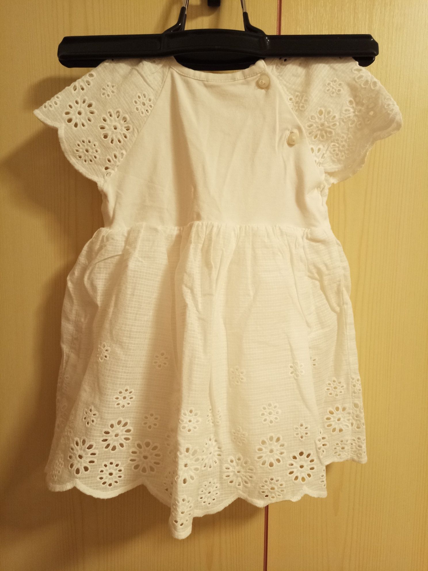 Rochita cu broderie și cu chilot- H&M- pentru 6 luni(68 cm)