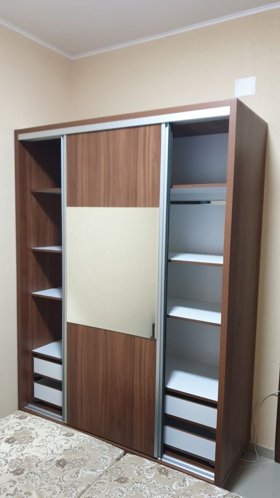 Dressing  ,dormitoare,  bucătării .