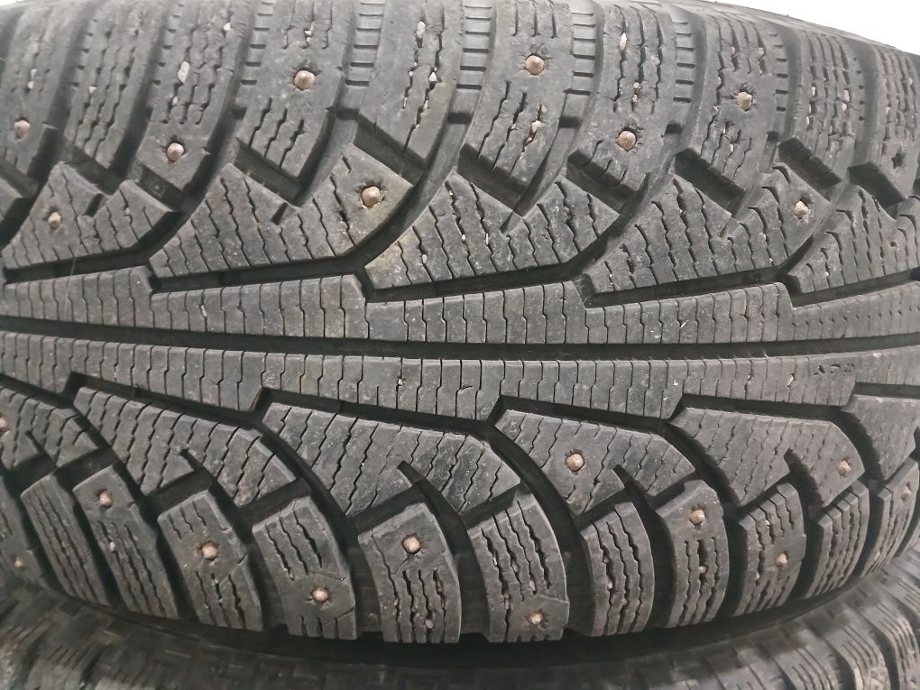 NOKIAN  резину с дисками шипы