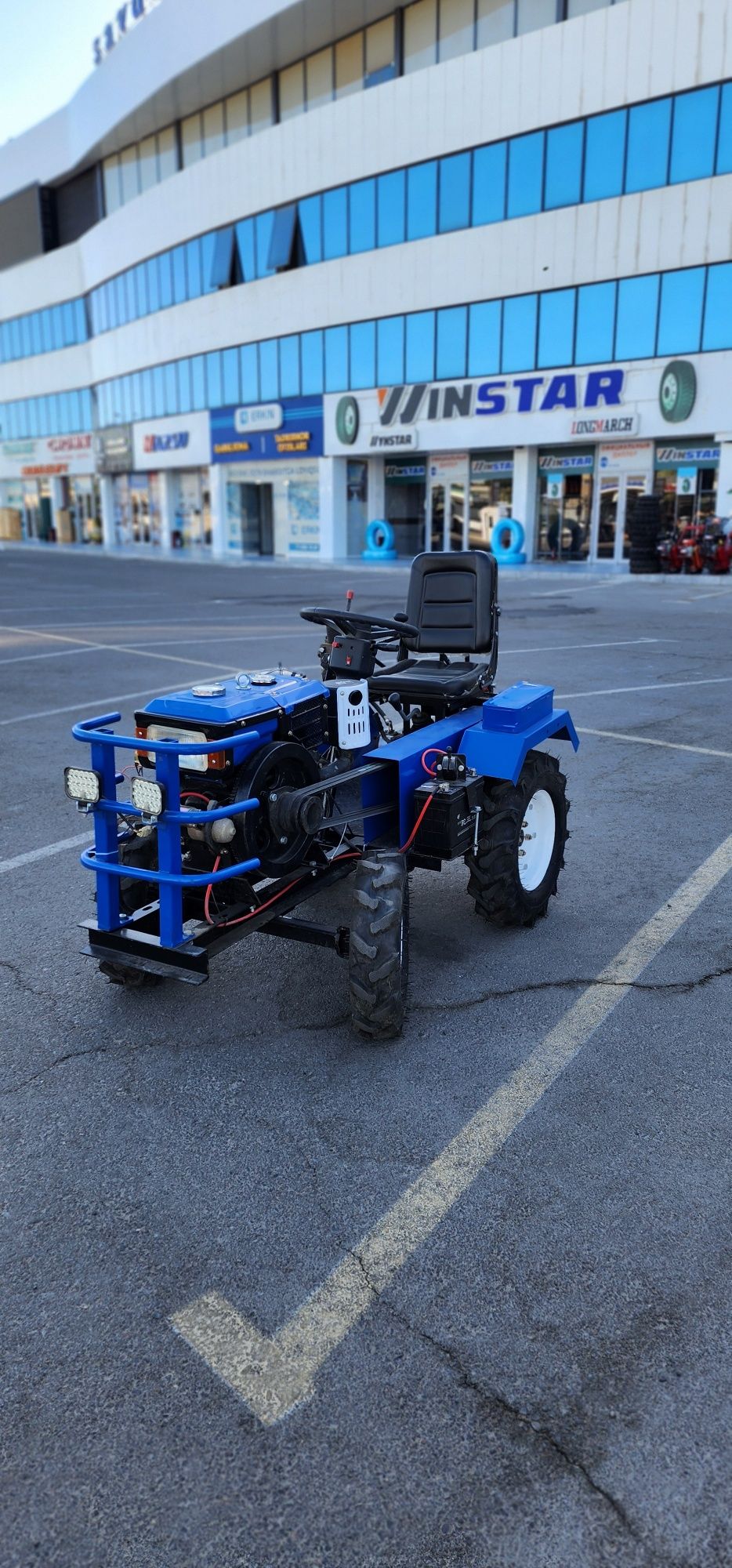 196 Zubr mini Traktor