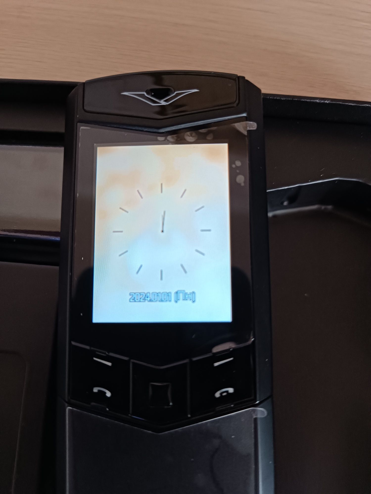 Продаётся VERTU V888Pro. Слайдер.