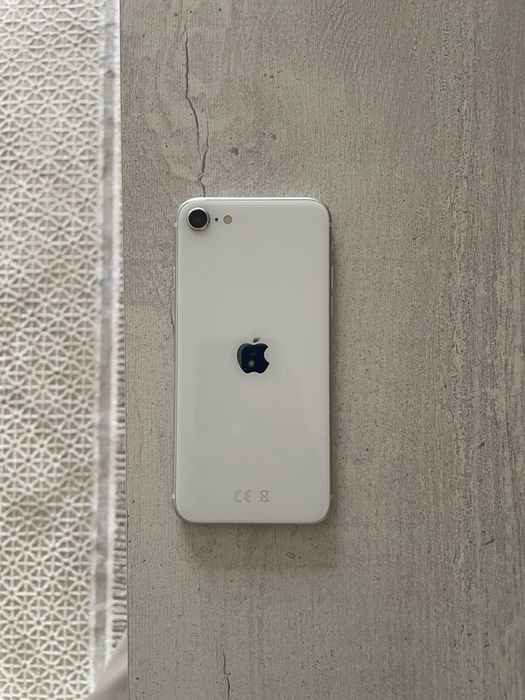 Айфон SE в отличном состоянии