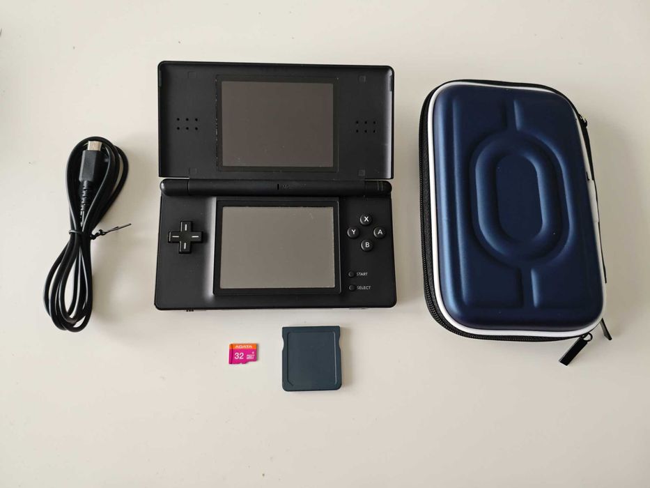 Nintendo DS Lite - качени много игри