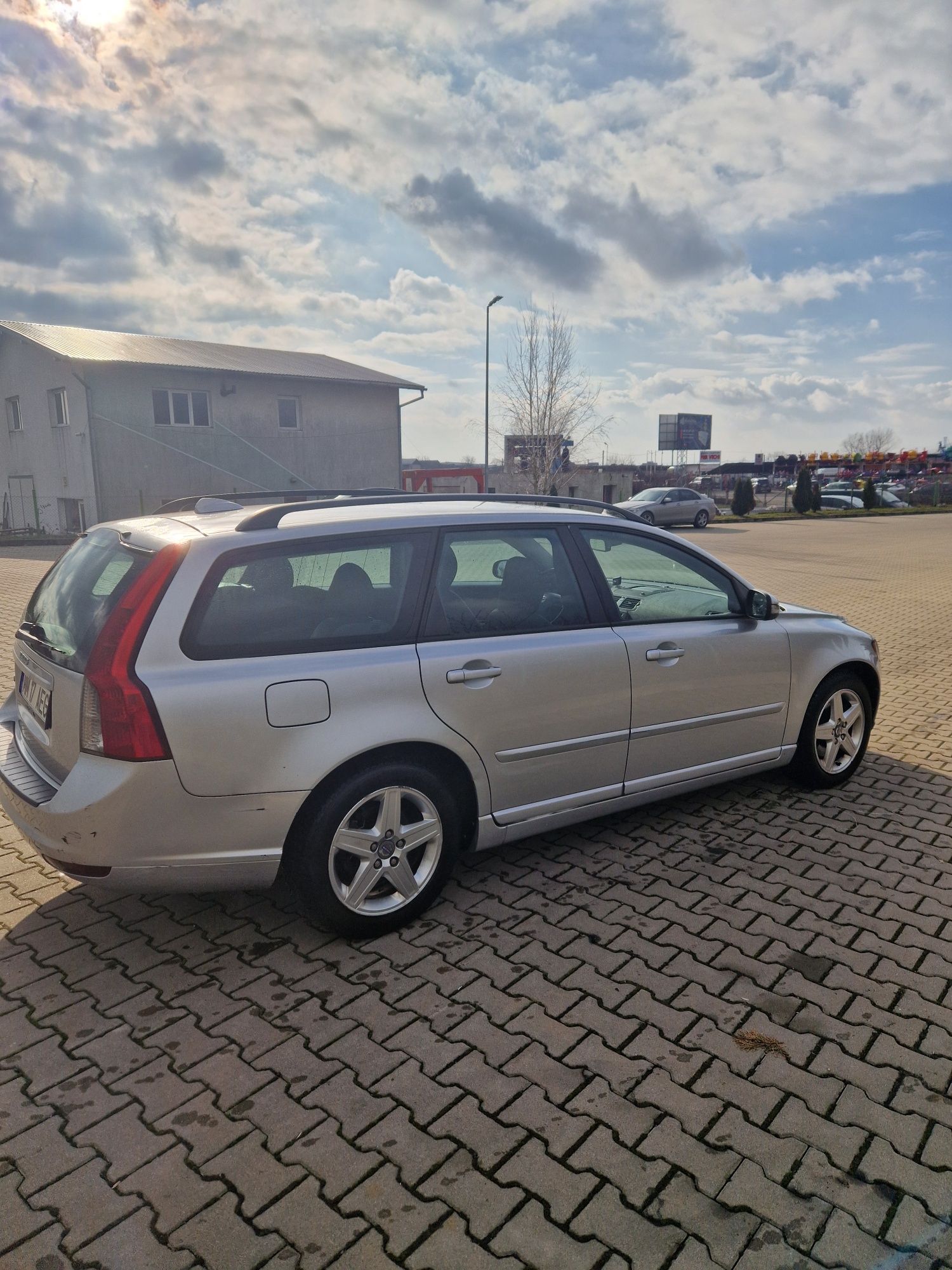 Volvo V50 2.0 136 cp , 3000 euro