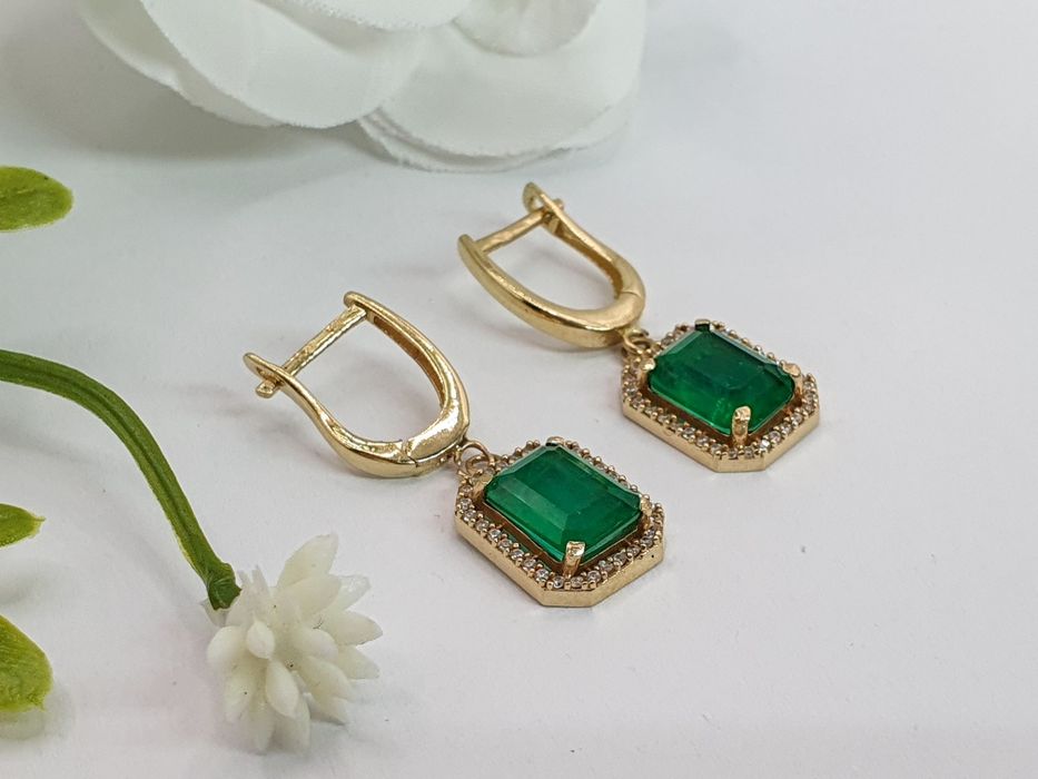 Cercei din aur galben de 14K cu smarald și pietre semiprețioase albe