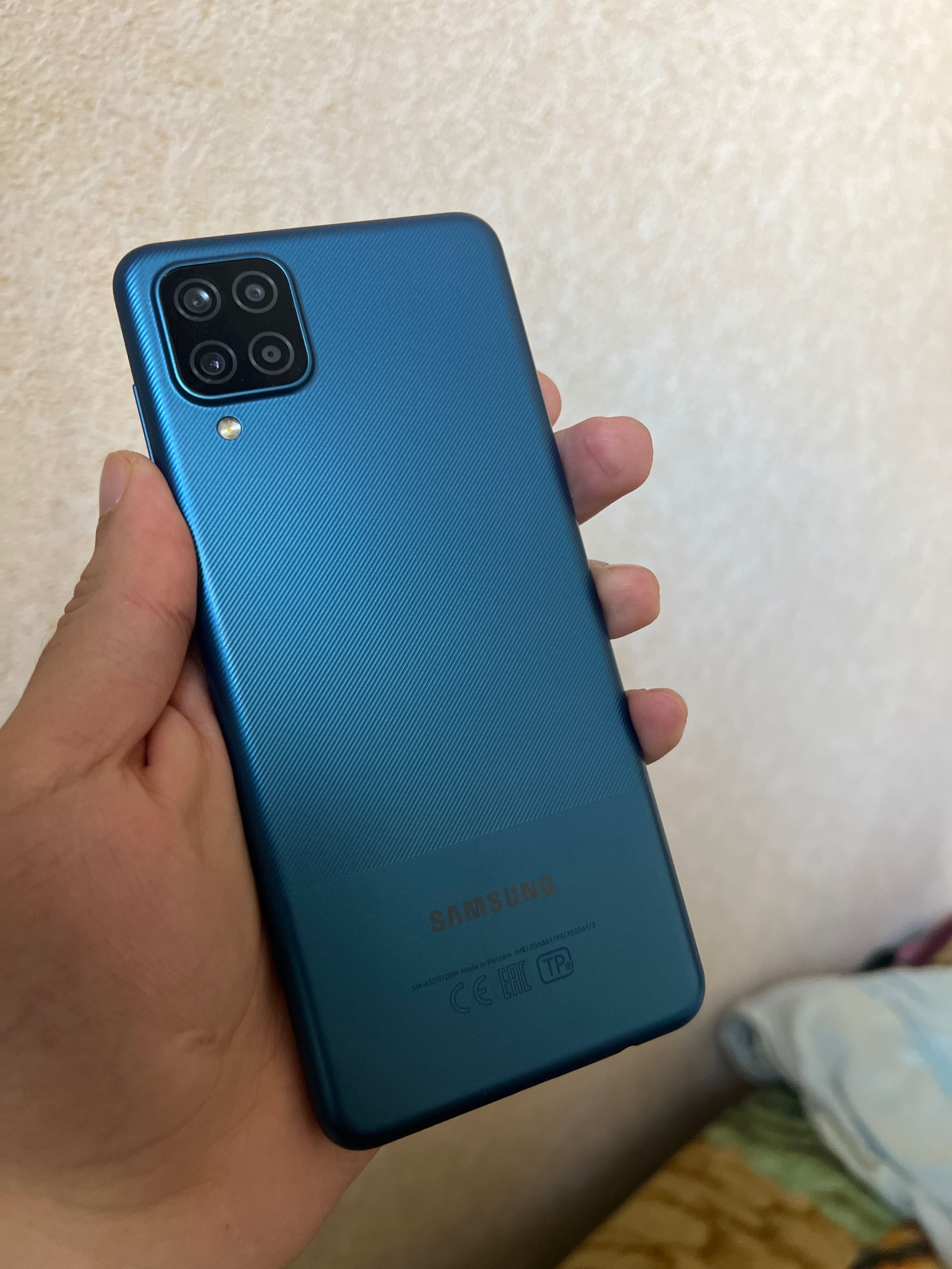 Samsung a12 телефон