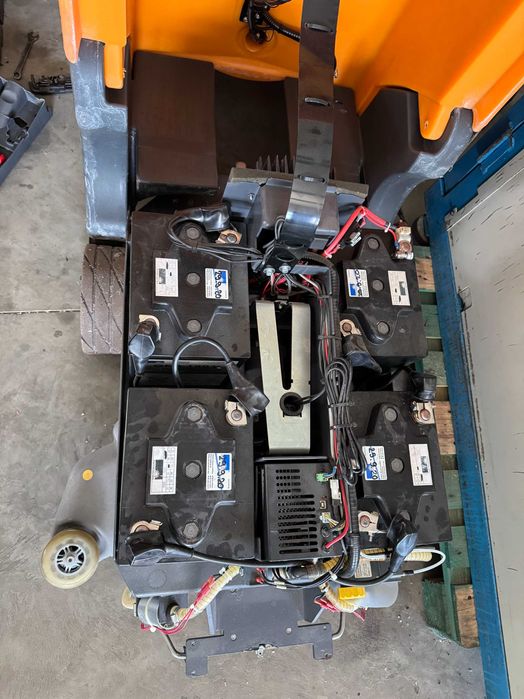 Машина за  почистване на под  TASKI Swingo