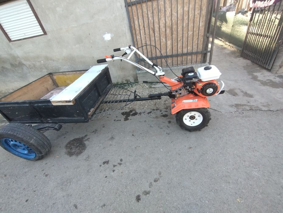 Vand boxe akai noi 800 lei