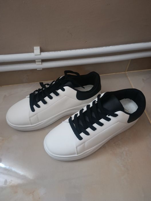 Чисто нови унисекс кецове. Бели и Черни