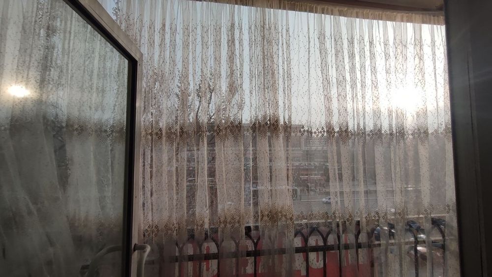 Chorsu bozori yonida Eski chorsu gastinsa roʻparasida