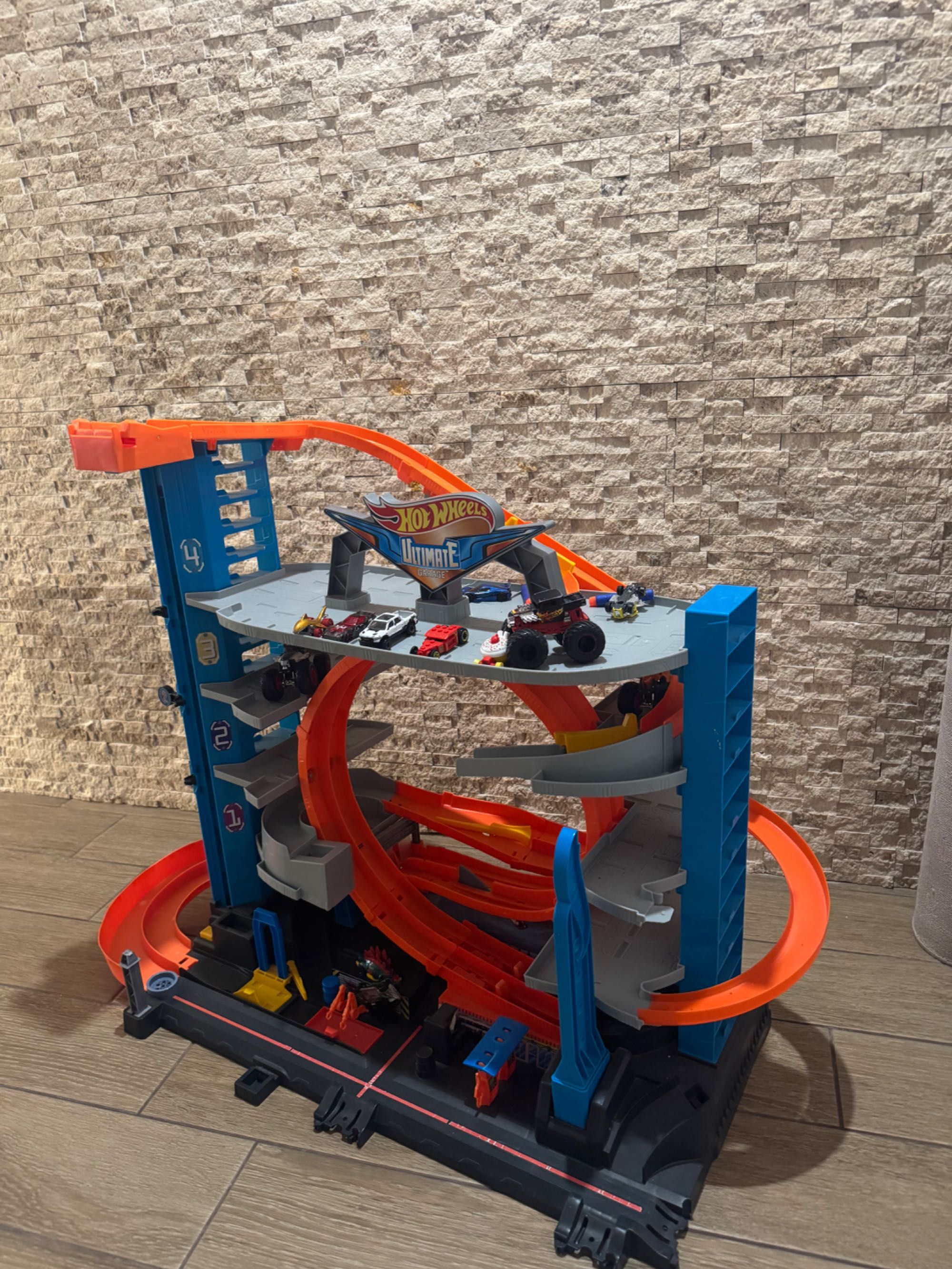 Оригинален комплект за игра HotWheels City Ultimate Garage